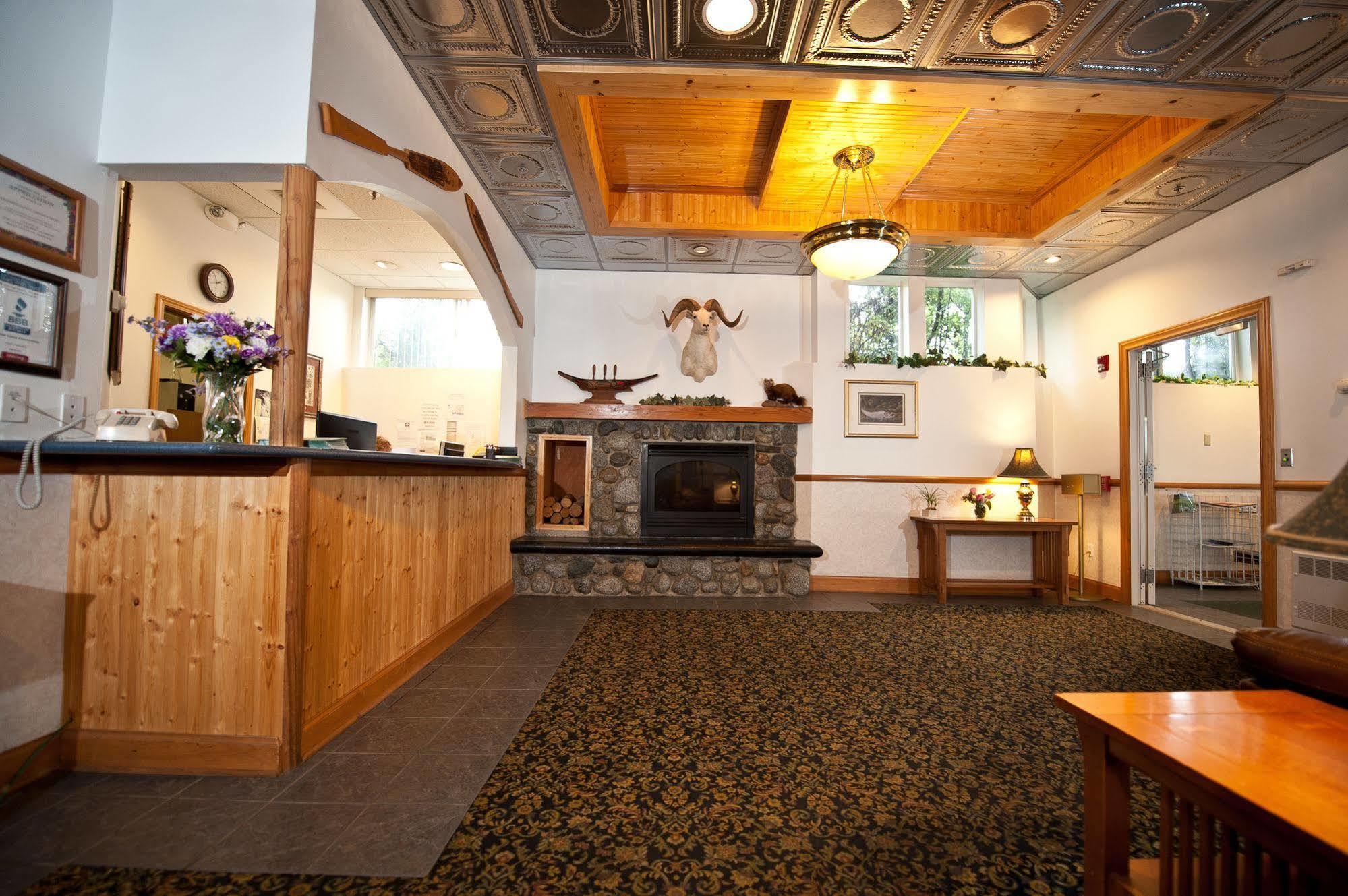 Frontier Suites Hotel In Juneau Buitenkant foto