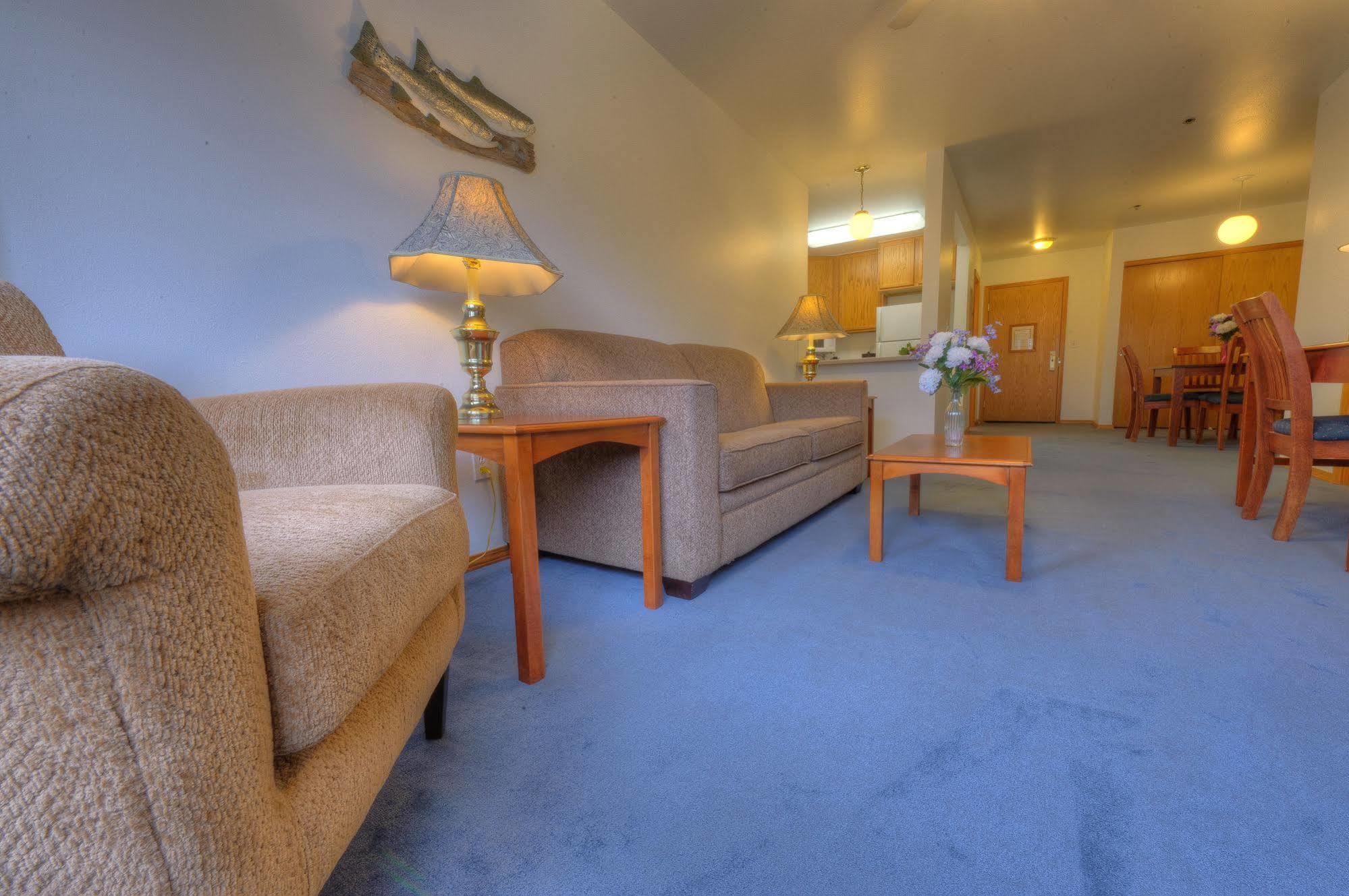 Frontier Suites Hotel In Juneau Buitenkant foto