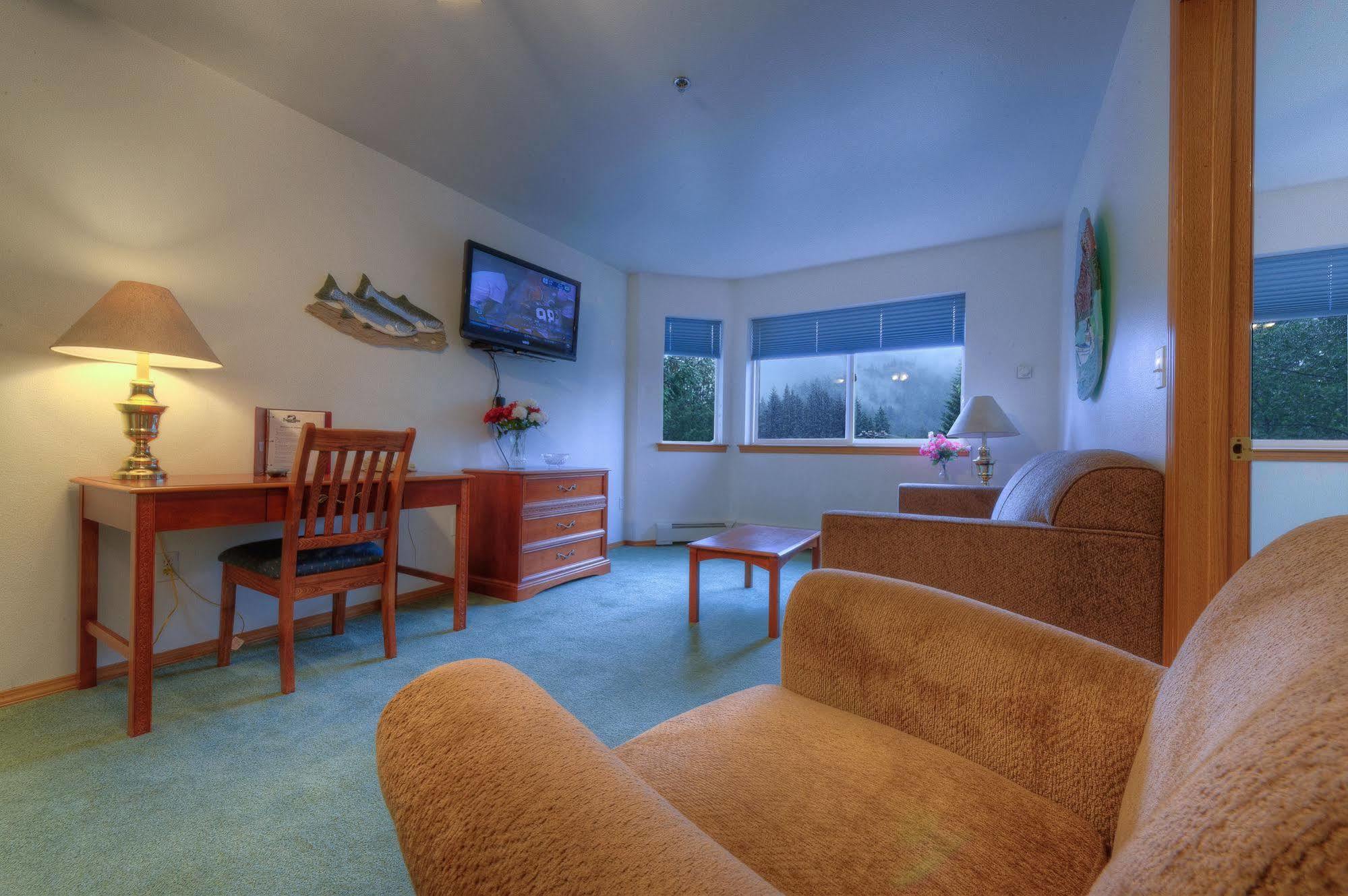 Frontier Suites Hotel In Juneau Buitenkant foto