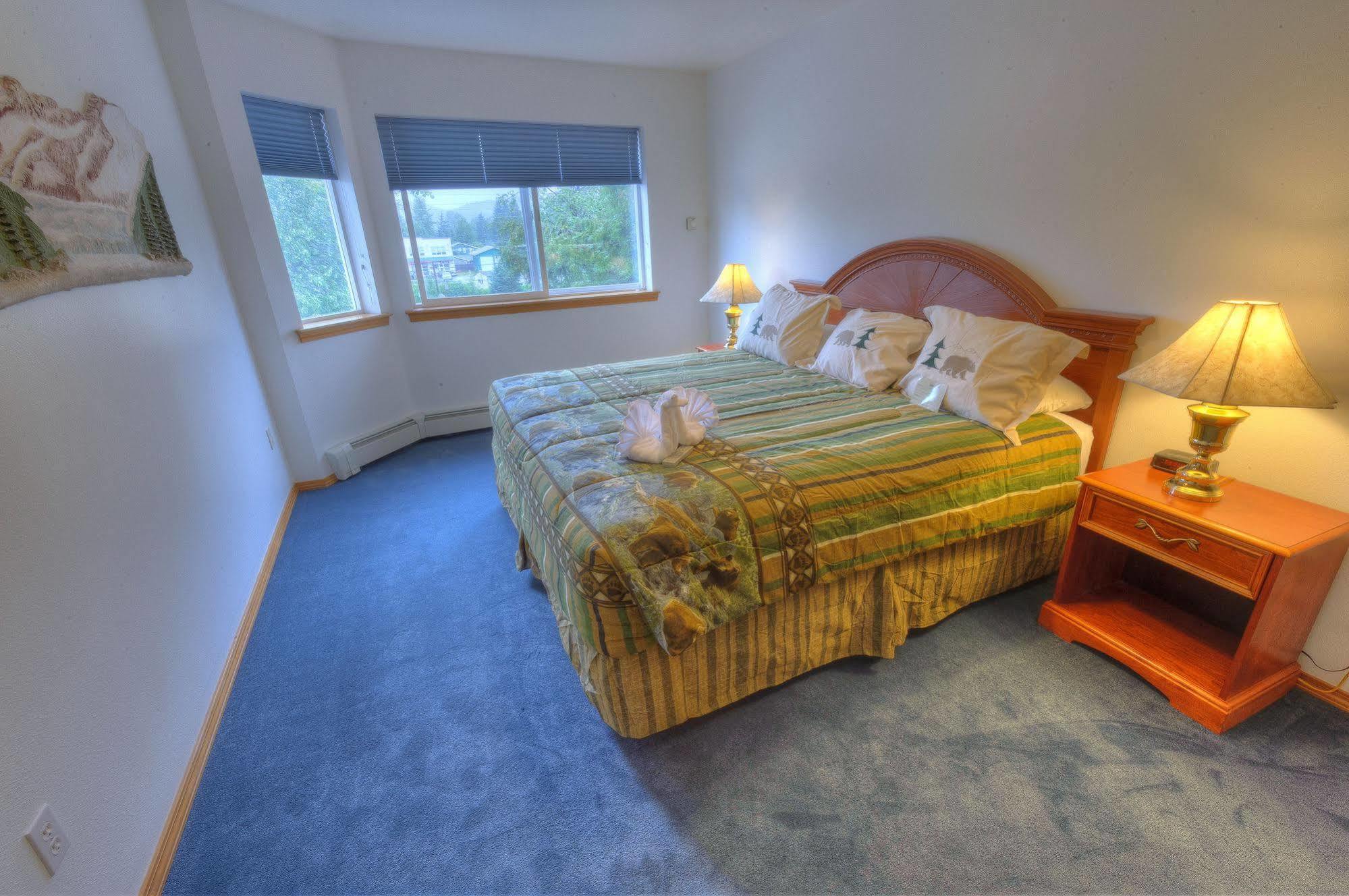 Frontier Suites Hotel In Juneau Buitenkant foto